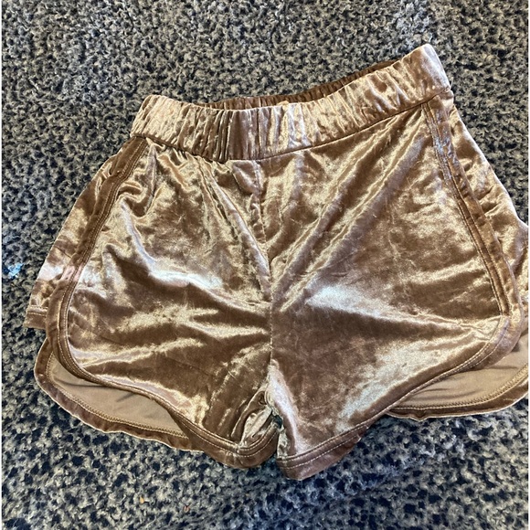 This is crushed velvet shorts size L by Shosho - Picture 2 of 5